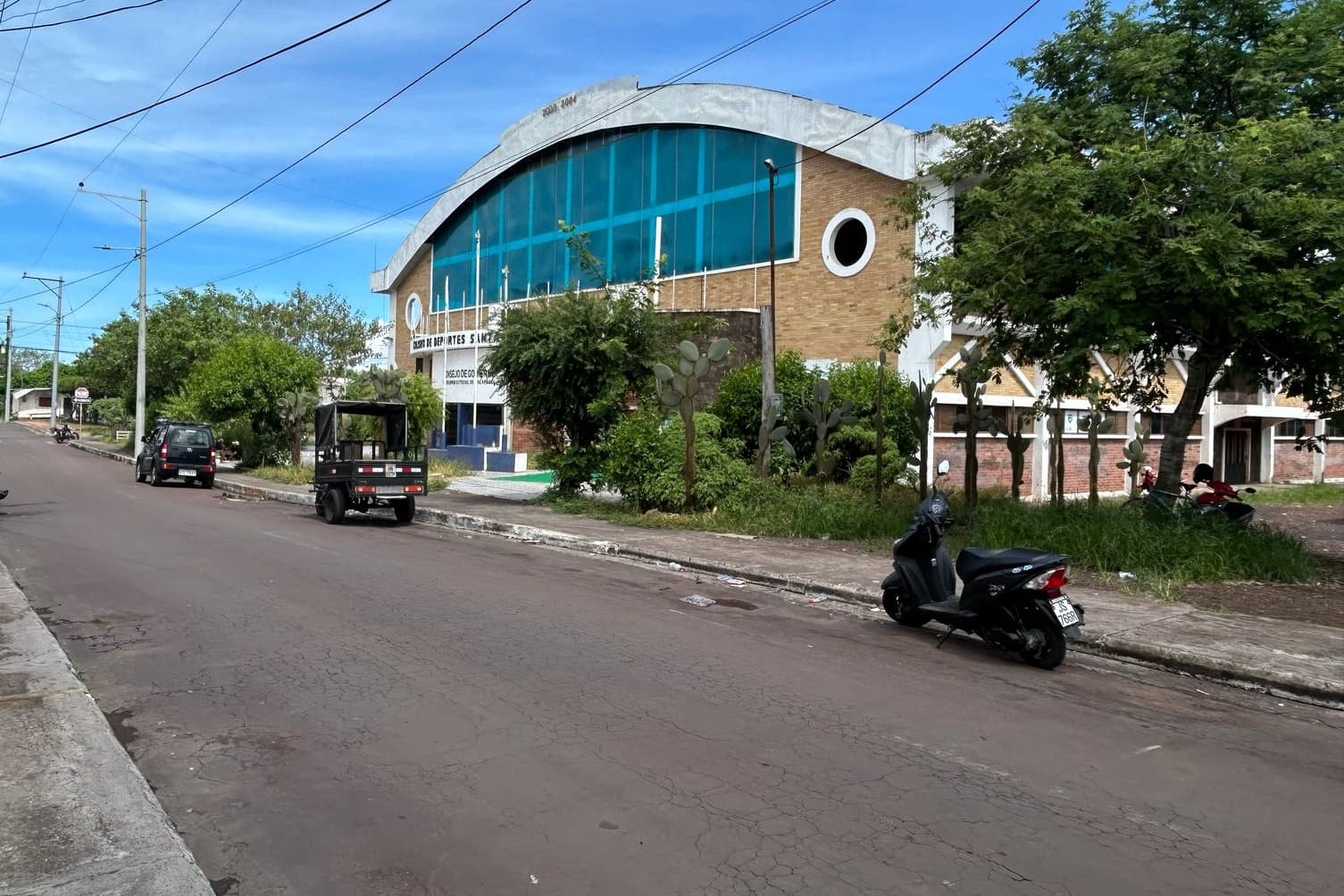 BBQ Zone & Rooftop Pahoehoe Building