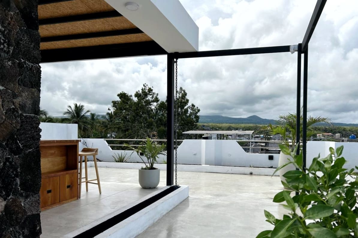 Rooftop: área social de los apartamentos Live Pahoehoe en Galápagos